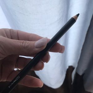 MAC Cosmetics Makeup - MAC eyeliner pencil MAC Cosmetics Makeup - MAC eyeliner pencil